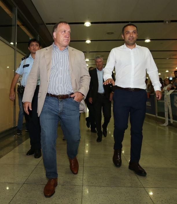<p>- Fenerbahçe 3'lü defans oynayamaz. Bu sistem kesinlikle uygun değil.</p>
