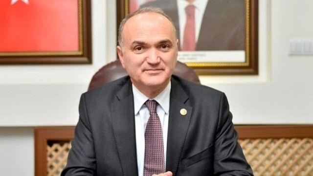 <p>BİLİM SANAYİ ve TEKNOLOJİ BAKANI FARUK ÖZLÜ<br />
<br />
Yıldız Teknik Üniversitesi Makina Mühendisliği</p>
