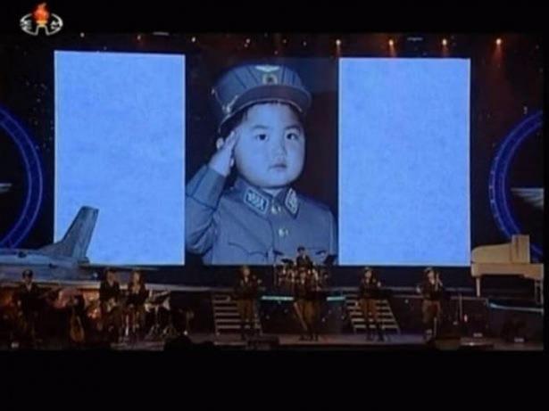 <p><em><strong>İşte dünyanın en ünlü isimlerinin daha önce görmediğiniz gençlik fotoğrafları...</strong></em></p>

<p>Kim Jong Un</p>
