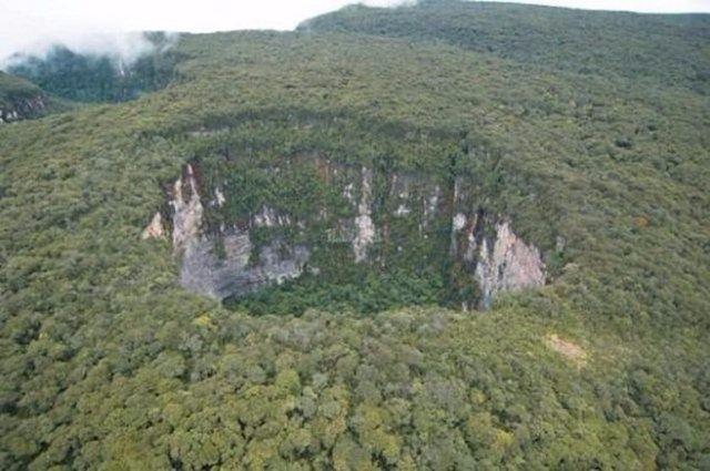 <p>Sarisarinama Sinkholes, Venezuela</p>
