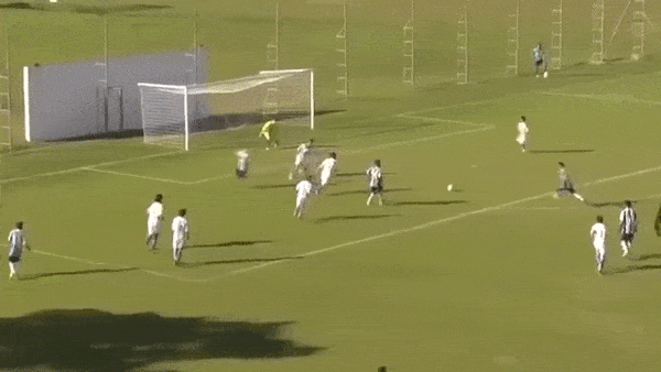 <p>Gremio ile Novo Hamburgo arasında oynana U14 maçında, Thomas Luciano isimli genç futbolcu harika bir gole imza attı.</p>
<p> </p>