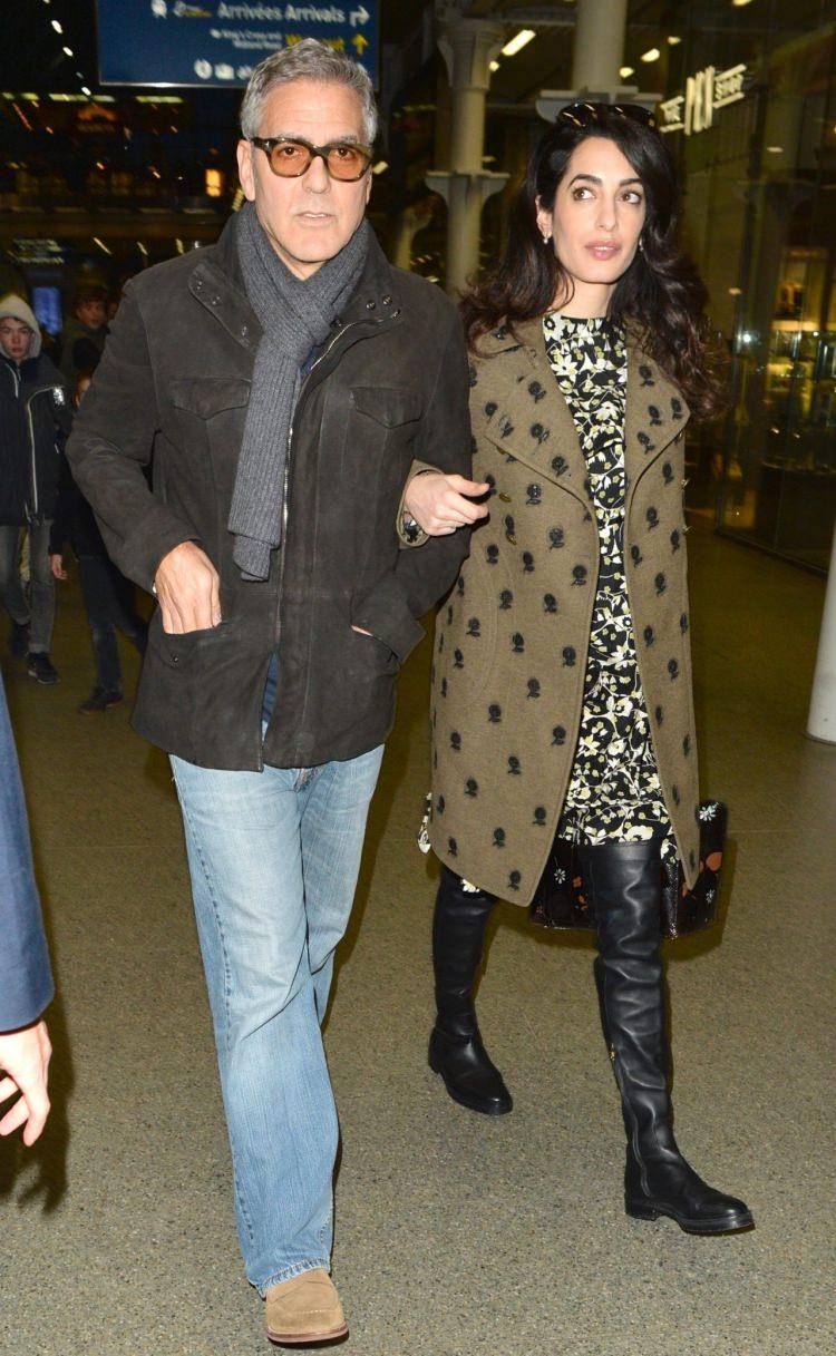 <p>56 yaşındaki aktör George Clooney ve 39 yaşındaki avukat eşi Amal Clooney, Los Angeles'ta kendileri daha güvende hissedeceklerini söyledi. </p>
