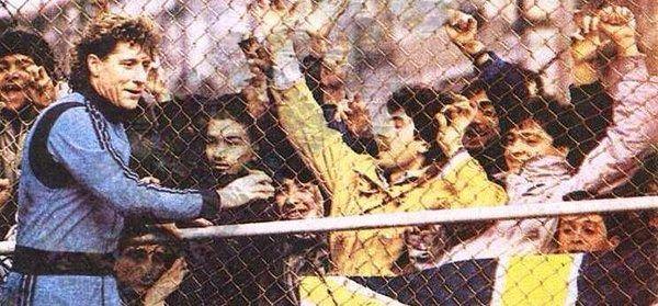 <p>Fenerbahçeli taraftarların sevgilisi,kaleci Schumacher (1990)</p>
