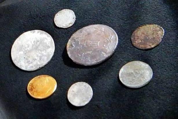 <p>Pasifik Okyanusu'nda batan Ertuğrul Firkateyninde 6 yıl &ouml;nce başlayan kazı ve kurtarma &ccedil;alışmalarında bulunan yeni eserler heyecan yarattı.</p>
