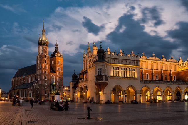 <p>78- Krakow, Polonya</p>

<p>2013 ziyaretçi sayısı: 2,450.0</p>

<p>2014 ziyaretçi sayısı: 2,500.0</p>
