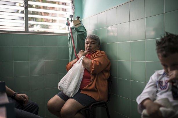 <p>Aile hekimliği ve koruyucu hekimliğin &ouml;n planda olduğu sistemde halk, hastaneye gerek kalmadan mahallelerdeki polikliniklerde deva buluyor.&nbsp;</p>
