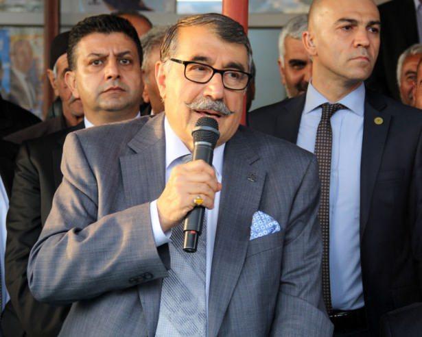 <p>Abdulkadir Aksu<br />
<br />
12 Ekim 1944<br />
<br />
73 yaşında.</p>
