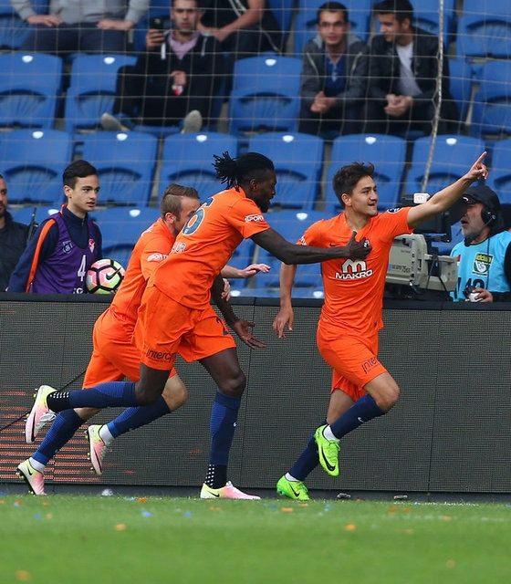 <p>19 yaşındaki genç yıldız, Başakşehir formasıyla 9 gol ve 8 asiste imza attı.</p>
