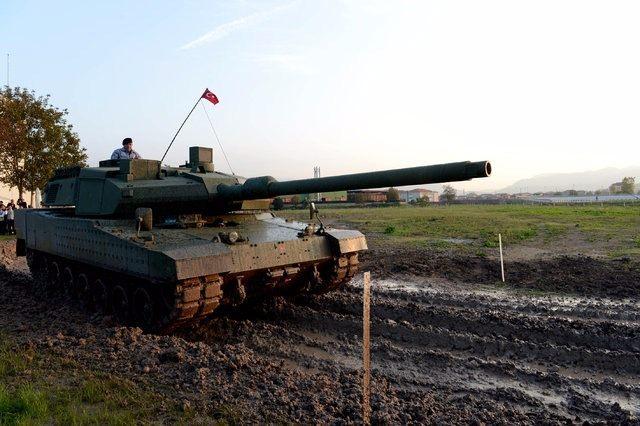 <p>Güçleri ise bin beygirden bin 500 beygire çıktı. Çünkü sürat lazım. Böyle bir motorun yerli ve milli bir tankta kullanılması en doğru karar olacaktır. Bu tür araçlarda ithal bir motorun kullanılması sakıncalı olur. Motorun da yerli yapılması gerek." ifadelerini kullandı.</p>

<p> </p>

<ul>
</ul>

<ul>
</ul>

