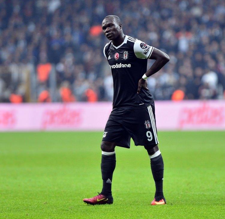 <p>-Aboubakar hücumda rakibi baya bozuyor 50 tane pozisyona giriyor ama kaçırıyor.Kanatta da baya ağır kalıyor.Taliscasız Aboubakar=0</p>
