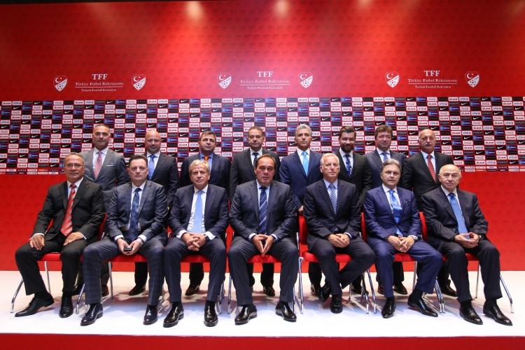 <p>Prim sistemini Türkiye Futbol Federasyonu belirledi. Türkiye, Euro 2016 elemelerinde 10 maç oynadı. Toplam 4 puan toplayabildiğimiz ilk 4 maça TFF prim vermedi. </p>
