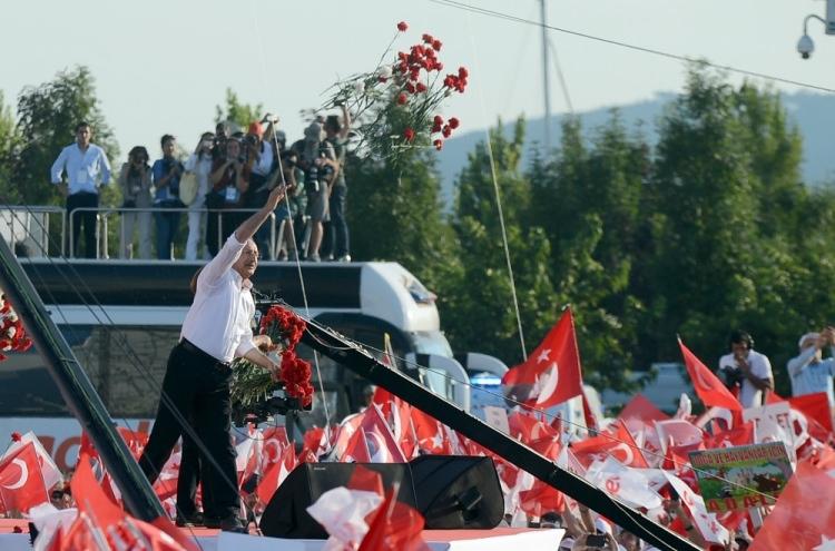 <p>İstanbul Valiliği, konuyla ilgili Twitter'dan şu açıklamayı yaptı:</p>
