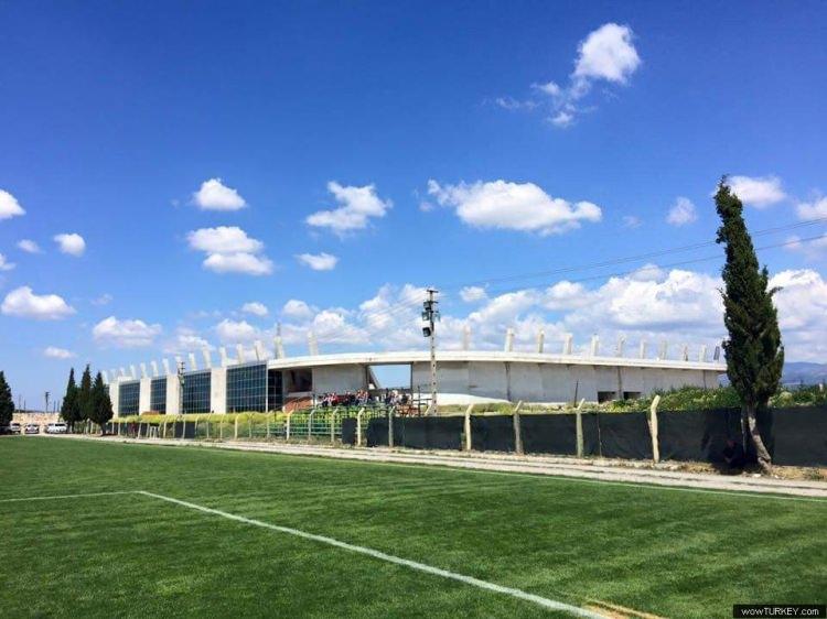 <p>Yeni Akhisar Stadı<br />
Kapasite: 12.000</p>