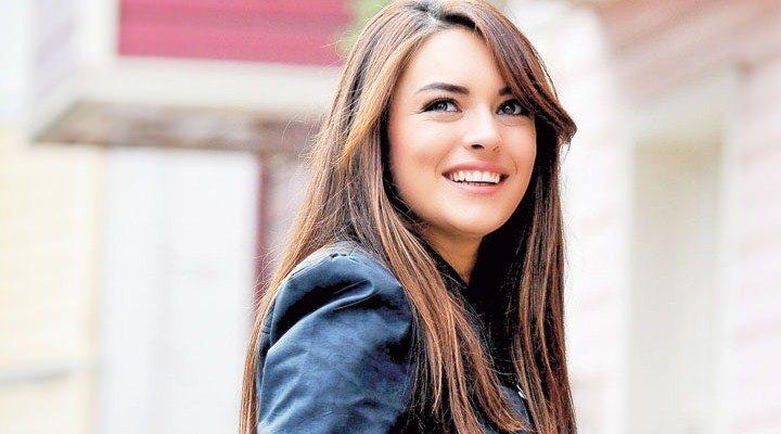 <p>Ezgi Mola</p>
