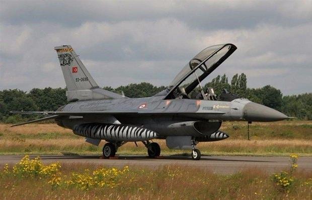 <p><strong>22 Mayıs 2007, Konya - Altınapa</strong><br />
<br />
Konya Üssü'nden havalanan uçakta kalkıştan kısa bir süre sonra motor arızası meydana geldi. Pilot kurtuldu.</p>