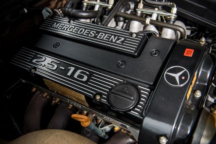 <p>İsminin uzantısından da anlaşılacağı gibi otomobilde 2.5 litrelik bir motor görev yapıyor.</p>