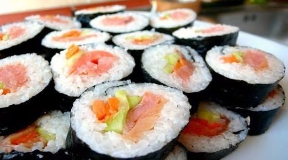 <p>“Sushi”, Japonca “çiğ balık” demektir.</p>
