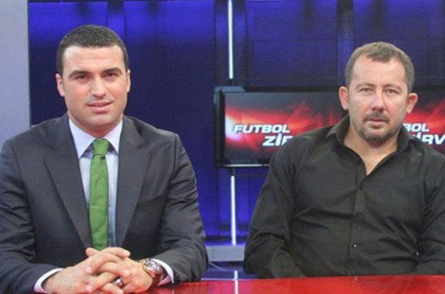 <p>Hakan Ünsal, Sergen Yalçın'ın yanında oturmaktadır.</p>
<p>Sergen: Sol bek futbolda hiç önemli mevki değil.</p>