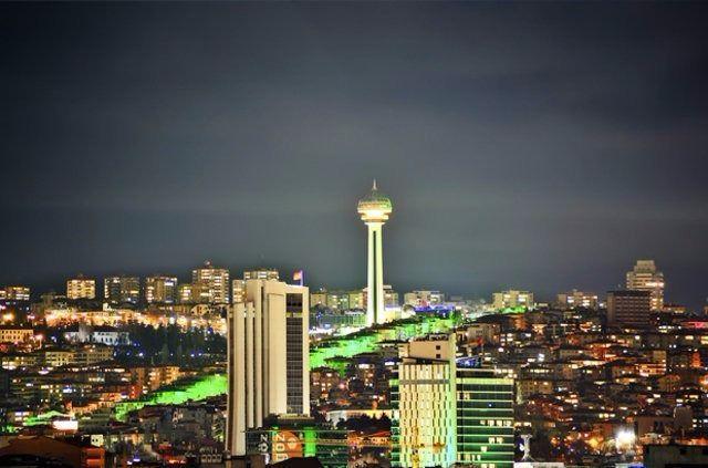 <p><strong>ANKARA</strong> <br />
<br />
%35 Galatasaray <br />
%34 Fenerbahçe <br />
%23 Beşiktaş</p>

