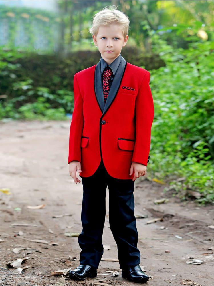 <p>Kız çocukları anneleri tarafından çeşitli takılarla süslenirken, erkek çocuklarında bu süsler yerini renkli kravatlara bırakır.</p>
