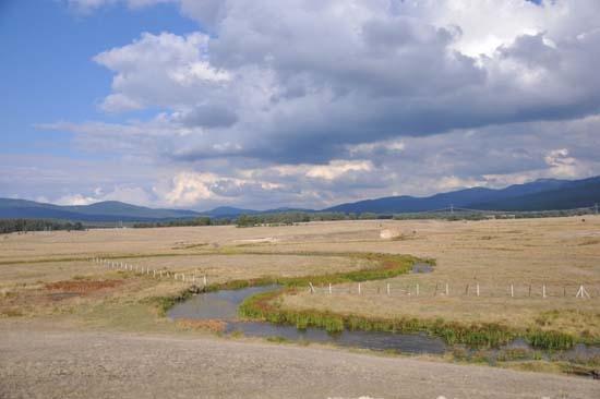 <p>Yılmaz, Bolu'nun golf turizmi açısından da önemli bir merkez olabileceğini belirterek, şunları kaydetti:</p>

<p>"Golf turizminin yapılabilmesi için en azından 3 golf sahası olması gerekiyor. Antalya'da golf turizmi açısından bir çalışma var. Ancak Antalya'daki bu çalışma sadece kış aylarında yapılabiliyor. Yazın çok sıcak olduğu için sıkıntılı. Bolu kış mevsiminin dışında kalan bütün zamanlar golf turizmine açık. 15'in üzerinde golf sahası alanı planlamış durumdayız."</p>
