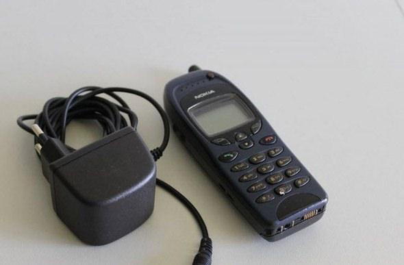 <p>Nokia 6130</p>

<p>Çıkış tarihi: 1998</p>
