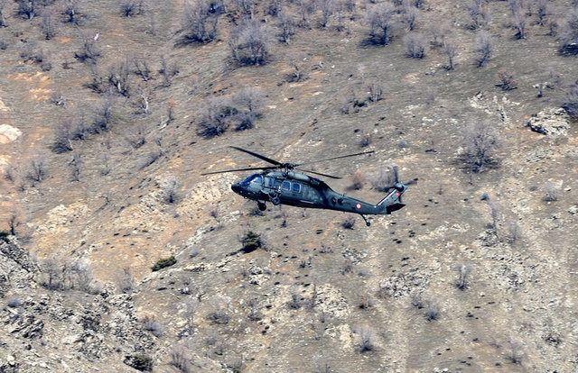 <p>2 TERÖRİST YAKALANDI</p>

<p>Bitlis'te bölücü terör örgütü PKK'nın kış üslenmesine yönelik hava destekli operasyonda 8 terörist etkisiz hale getirildi, 2 terörist yakalandı.</p>
