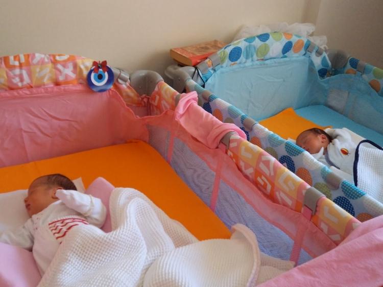 <p>Bu yüzden hem bebeğe yakın olması hem de kendi yatağında yatması bakımından park yataklar en sık tercih edilen modeller arasındadır.</p>
