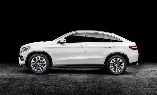 <p><strong>MERCEDES GLE COUPE </strong><br />
Ekim ayında muhteşem üçlüyle sezona hazırlanan Mercedes, M serisi yerine GLE serisiyle meraklısının karşısında olacak.</p>