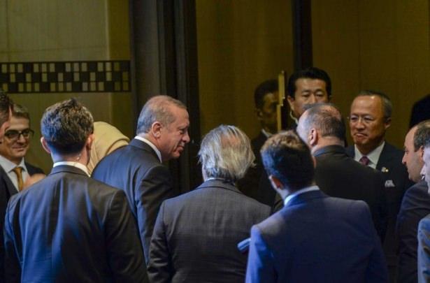 <p>Japonya İmparator Akihito ile bir araya gelecek Erdoğan, Başbakan Abe ile görüşecek. Waseda Üniversitesi tarafından kendisine verilecek fahri doktora takdimi törenine katılacak olan Erdoğan, Başbakanlık Yatırım Destek ve Tanıtım Ajansı tarafından Japon işadamları için düzenlenen seminerde hitap edecek.</p>
<p> </p>