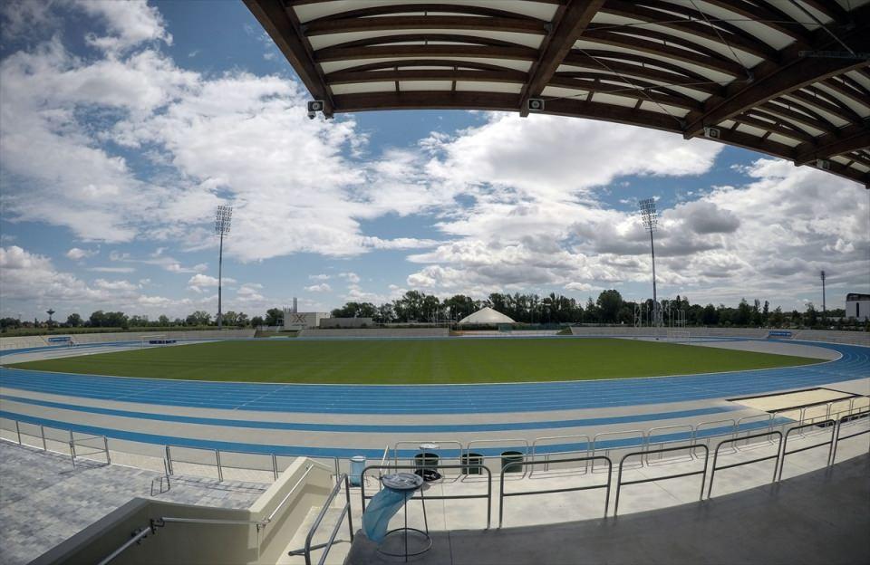 <p>Tesiste futbolcuların yeni sezona en iyi şekilde hazırlanmaları için fitness salonları, olimpik yüzme havuzları ve atletizm pistleri bulunuyor.  </p>
