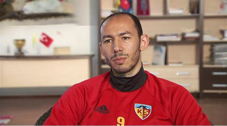 <p>Kayserispor'un tecrübeli futbolcusu Umut Bulut, eski kulübü Galatasaray ve kariyeri hakkında önemli açıklamalarda bulundu.</p>
