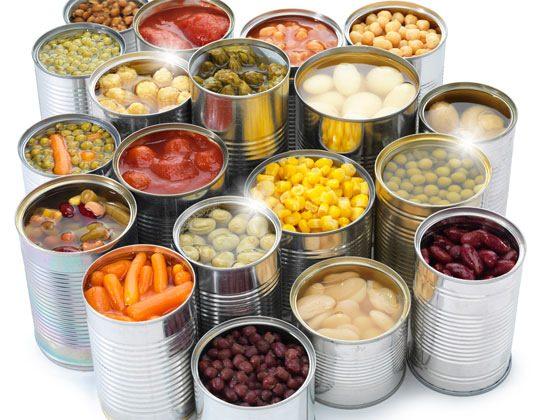 <p><strong>KONSERVE</strong></p>
<p>Konserve ürünlerinde bulunan fazla sodyum gözlerde şişkinlik yapar. Bunun çnüne geçebilmek için konserve ürünleri bol suyla yıkamanız gerekir.</p>