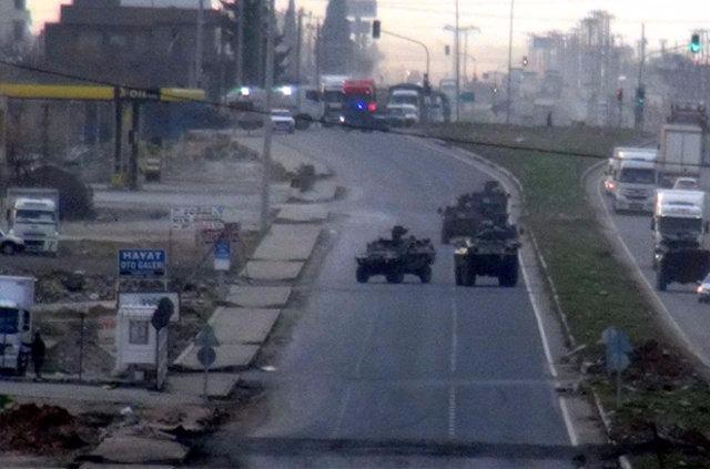 <p>İlçede terör örgütüne yönelik operasyonlarda 17 barikat kaldırıldı, 7 çukur kapatıldı, tuzaklanan 16 bomba düzeneği imha edildi. 73 evde yapılan aramada 240 kilogram el yapımı patlayıcı düzeneği ile çok sayıda silah ve mühimmat ele geçirildi.</p>

<p> </p>

