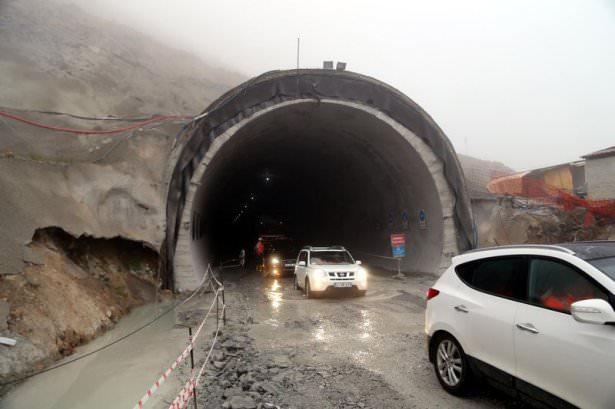 <p>Çift tüp şeklinde inşa edilecek tünel projesinin 800 milyon liraya mal olması planlanıyor.</p>