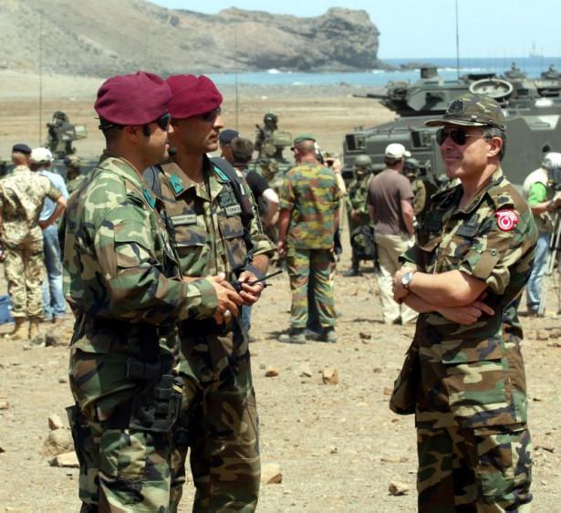 <p>Yurtiçinde; savaş beden eğitimi, özel harekat, yakın muharebe, teşhis-tanıma, uzak mesafeli keşif ve devriye, sızma, yaşamı sürdürme - sorgulama sorguya mukabele, kaçma - kurtulma, hedef tarifi - ateş tanzimi - hasar tespiti, özel operasyon, psikolojik harekat, halka yardım, paraşüt, komando, gayri nizami savaş, koruma, kış muharebesi, kurbağa adam, serbest paraşüt eğitimi.</p>
<p> </p>