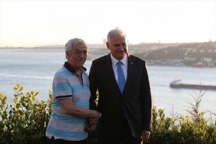 <p>Sabah Gazetesi yazarı Erdal Şafak</p>