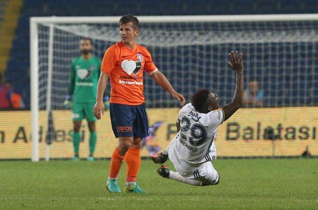 <p>EMRE BELÖZOĞLU (İSTANBUL)</p>
