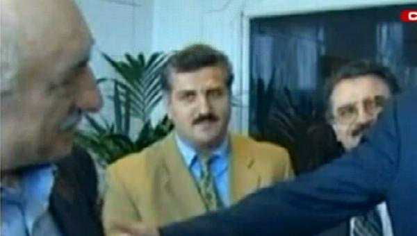 <p><strong>5- AHMET KARA</strong><br />
<br />
Esnaf. Yargı imamlarından. 8.8.2014'de yurtdışına kaçtı.</p>