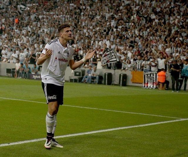 <p>Mario Gomez - Yaşı: 31 - Takımı: Wolfsburg</p>
<p> </p>