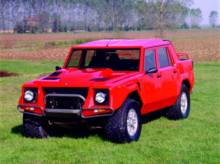<p>Lamborghini LM002 'Rambo Lambo' olarak da biliniyor.</p>