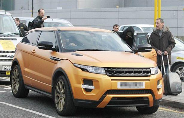 <p><span style="color:rgb(253, 253, 253)">Mario Balotelli</span><br />
<span style="color:rgb(253, 253, 253)">Range Rover Evoque</span></p>