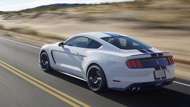 <p><strong>ÖZELLİKLERİ </strong><br />
2.3 LT 4 Silindirli EcoBoost 313 beygir motor<br />
5.8 saniyede 100km/s hızlanma özeliği <br />
5.0 LT 415 beygir V8 motor</p>