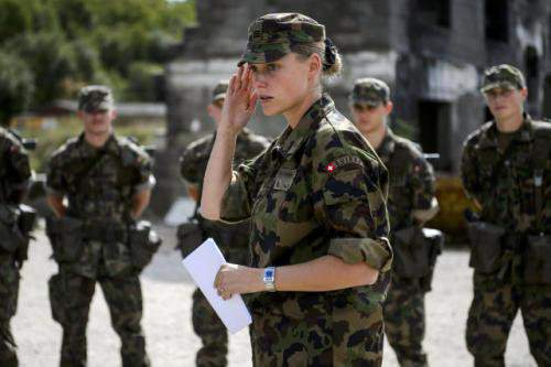 <p>27- İsviçre<br />
<br />
Savaş durumunda askere çağırılabilecek nüfus: 3,614,695<br />
Tank sayısı: 200<br />
Uçak sayısı: 175<br />
Nükleer başlık sayısı: 0<br />
Uçak gemisi sayısı: 0<br />
Denizaltı sayısı: 0<br />
Savunma Bütçesi(dolar): 4,830,000,000</p>