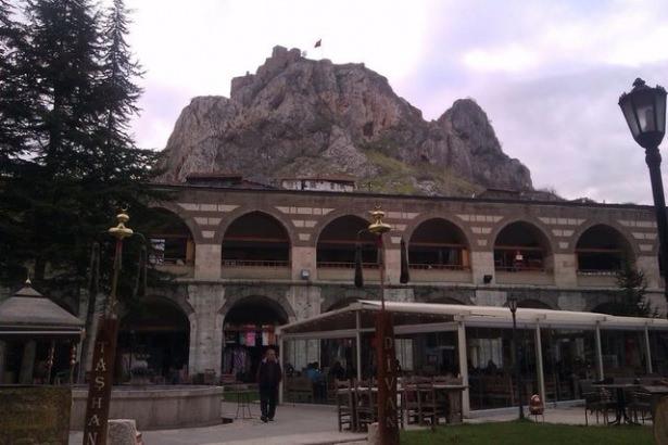 <p><strong>Tokat</strong><br />
TOPLAM:77.6<br />
ERKEK: 75.1<br />
KADIN: 80.2</p>

