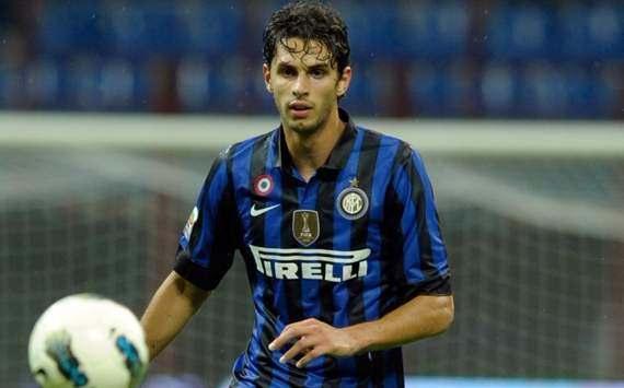 <p>Andrea Ranocchia<br />
<br />
Mancini döneminde Galatasaray’ın kapısından dönen Ranocchia’nın bonservisi İnter’de ancak bu sezonu kiralık olarak Hull City’de geçirdi. 1.95’lik dev oyuncu 29 yaşında ve piyasası artık eskisi kadar yüksek değil.</p>