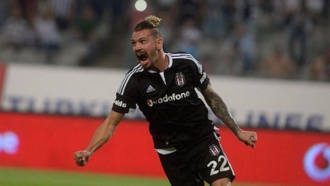 <p>Ersan Gülüm</p>

<p>Beşiktaş'a Adanaspor'dan 2 milyon Euro'ya transfer edilen Ersan Gülüm, siyah beyazlıların savunmasında başarılı bir performans sergiledi.</p>
