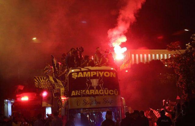 <p>Futbolda 2016/2017 sezonunda sona gelinirken birçok efsane kulübün üst liglere yükselmesi dikkat çekiyor. Eski günlerine dönmeye çalışan ekipleri ve liglerdeki son durumu sizler için derledik...</p>
