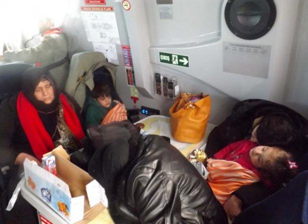 <p>Valilikten yapılan a&ccedil;ıklamaya g&ouml;re, d&uuml;n sabah saatlerinde bir balık&ccedil;ı teknesinin Mersin a&ccedil;ıklarında batma tehlikesi ge&ccedil;irdiği ve yardıma ihtiya&ccedil; duyduğu bilgisini alan Sahil G&uuml;venlik Akdeniz B&ouml;lge Komutanlığı, bir arama kurtarma gemisi ve bir ani m&uuml;dahale botunu olay yerine sevk etti.</p>
