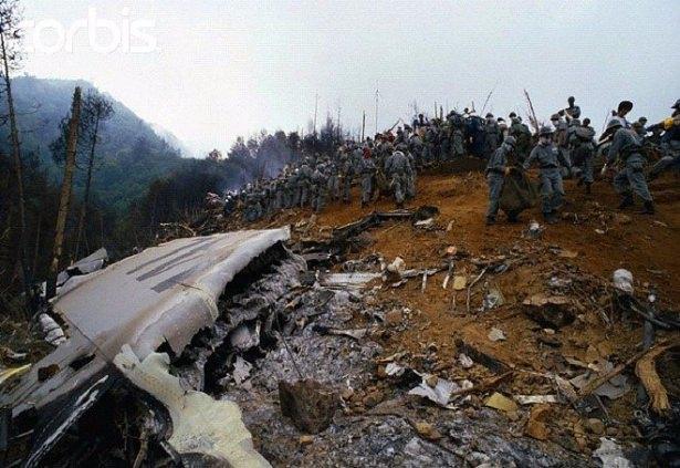 <p>2. Japon Hava Yolları uçuş 123, 12 ağustos 1985 - Ueno, Japonya<br />
Japon Hava Yollarına ait Boeing 747SR tipi uçakta kalkıştan 12 dakika sonra dikey kuyruğun büyük bir kısmı koptu, pilotların yoğun çabası sonucu 32 dakika daha uçan uçak Ueno yakınlarında Takamagahara dağına düştü.</p>
